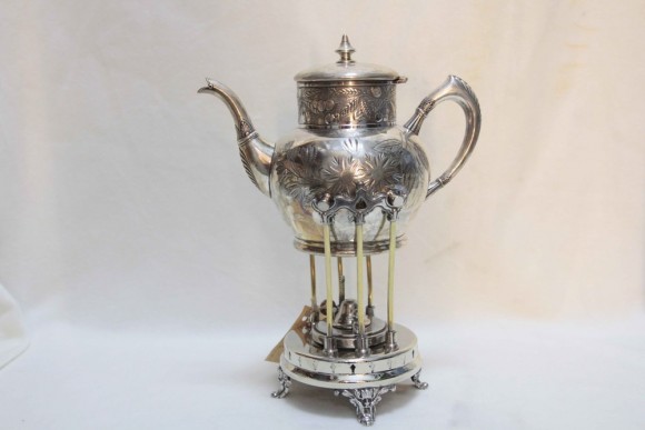 Старинная серебреная бульотка большого размера