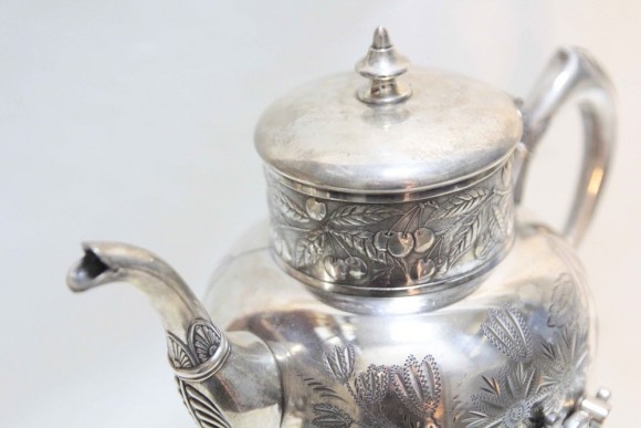 Старинная серебреная бульотка большого размера