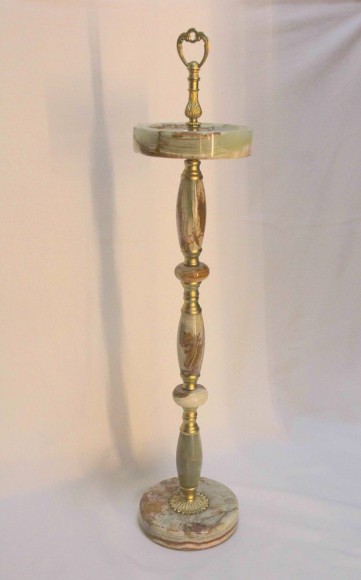 Напольная старинная пепельница из натурального оникса и латуни. Европа. Середина 20 века