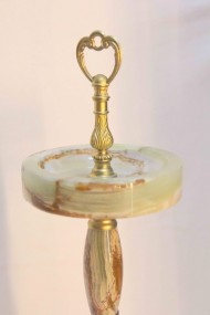 Напольная старинная пепельница из натурального оникса и латуни. Европа. Середина 20 века Напольная старинная пепельница из натурального оникса и латуни. Европа. Середина 20 века