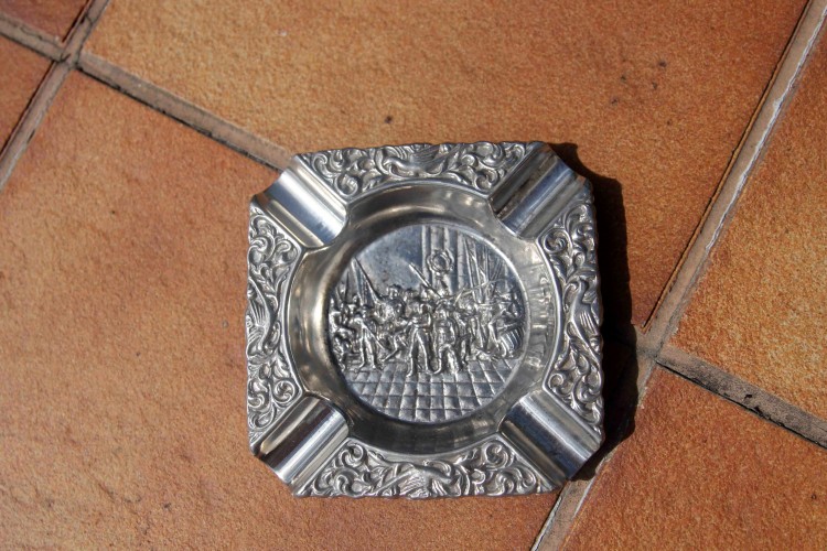 Пепельница из металла. Пепельница металлическая. Пепельница из металла. Пепельница из металла. Пепельницы ручной работы.