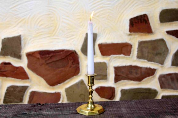 Старинный подсвечник на 8 ми угольном основании