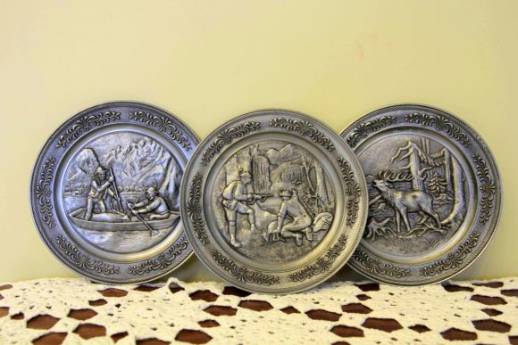 Шикарный набор оловянных тарелок ОХОТА