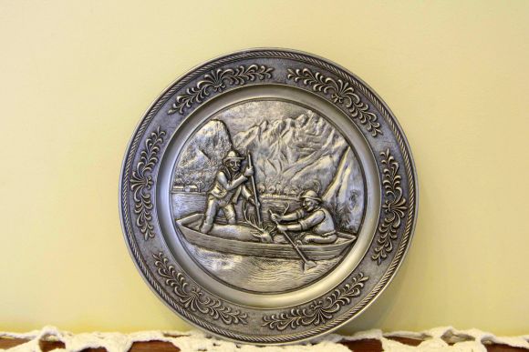 Шикарный набор оловянных тарелок ОХОТА