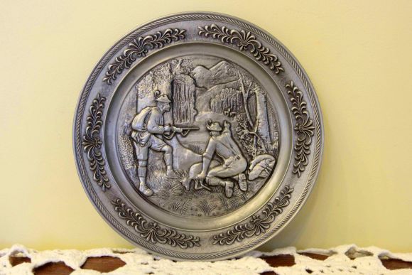 Шикарный набор оловянных тарелок ОХОТА