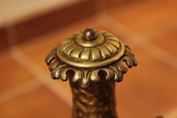 Антикварные вазы кубки из бронзы и золоченого фарфора Антикварные вазы кубки из бронзы и золоченого фарфора