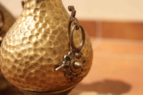 Антикварные вазы кубки из бронзы и золоченого фарфора Антикварные вазы кубки из бронзы и золоченого фарфора