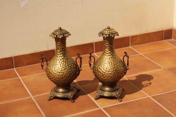 Антикварные вазы кубки из бронзы и золоченого фарфора Антикварные вазы кубки из бронзы и золоченого фарфора