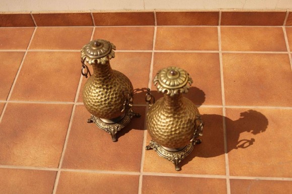 Антикварные вазы кубки из бронзы и золоченого фарфора Антикварные вазы кубки из бронзы и золоченого фарфора