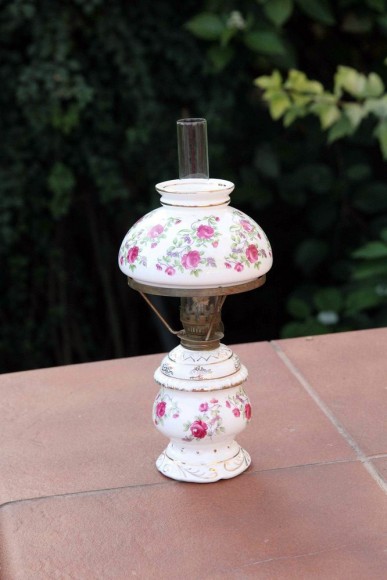 Такая хорошенькая антикварная керосиновая лампа