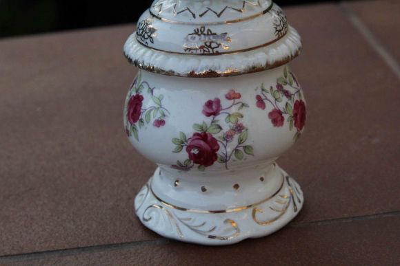 Такая хорошенькая антикварная керосиновая лампа