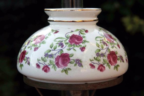 Такая хорошенькая антикварная керосиновая лампа