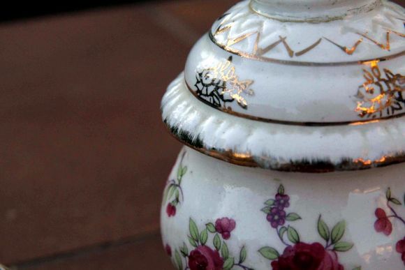 Такая хорошенькая антикварная керосиновая лампа