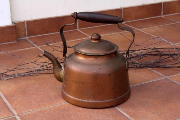 Старинный чайник с Деревянной ручкой. Натуральная патина