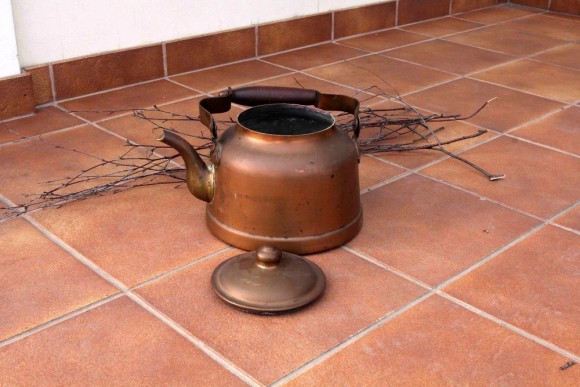 Старинный чайник с Деревянной ручкой. Натуральная патина