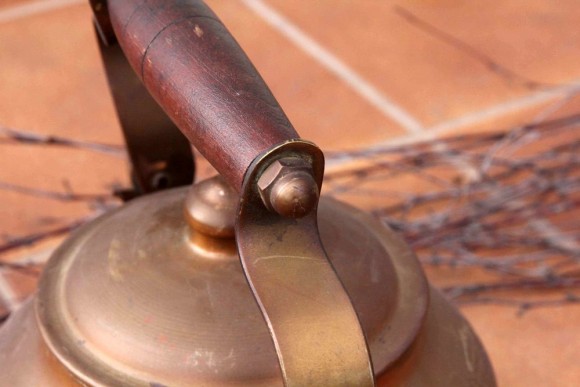 Старинный чайник с Деревянной ручкой. Натуральная патина