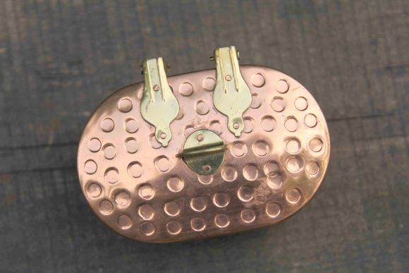 Медная овальная шкатулочка с ручкой