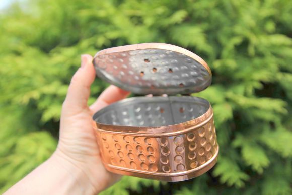 Медная овальная шкатулочка с ручкой