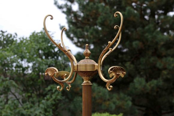 Красивая антикварная напольная вешалка