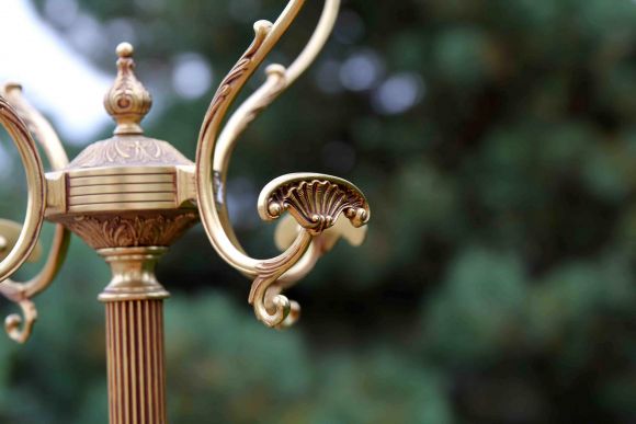 Красивая антикварная напольная вешалка