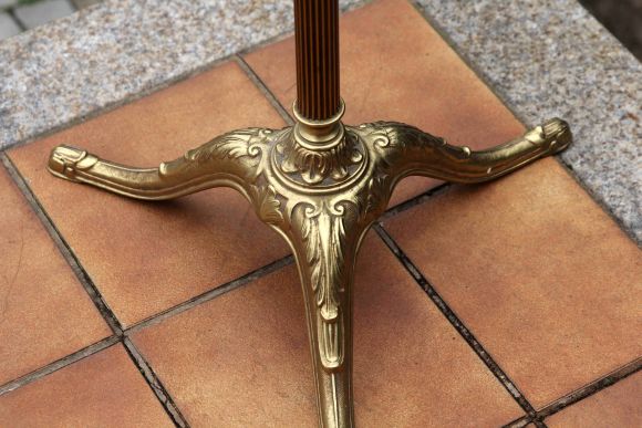 Красивая антикварная напольная вешалка