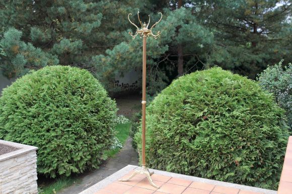 Красивая антикварная напольная вешалка