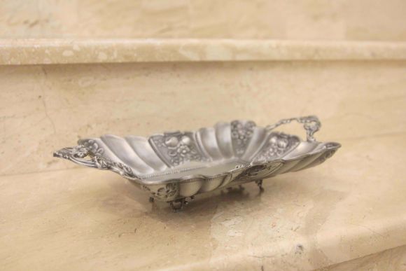 Очаровательная винтажная сухарница на ножках