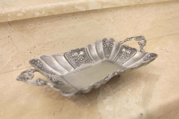 Очаровательная винтажная сухарница на ножках