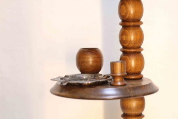 Замечательный курительный столик из дерева. Европа. Середина 20 века