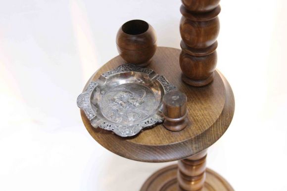 Замечательный курительный столик из дерева. Европа. Середина 20 века