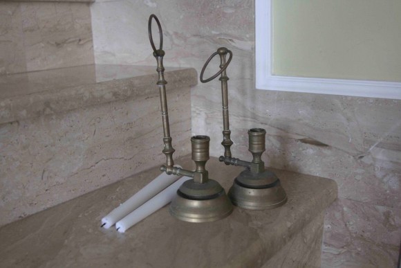 Интересная пара подвесных старинных подсвечников с кольцами