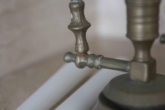 Интересная пара подвесных старинных подсвечников с кольцами