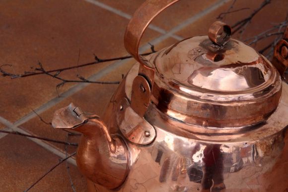 Медный старинный чайник с клапаном. Реставрация, полировка