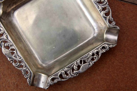 Квадрантная пепельница без лишних акцентов