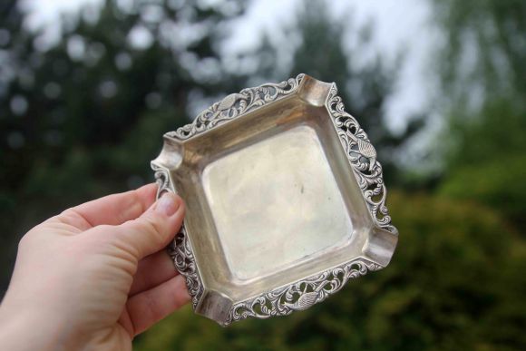 Квадрантная пепельница без лишних акцентов