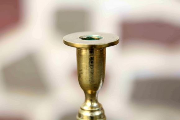 Старинный подсвечник на маленькую церковную свечу