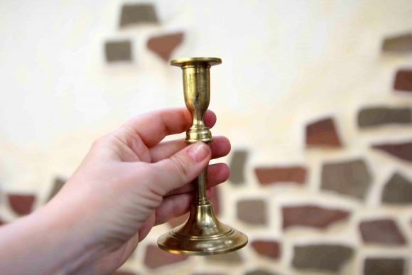 Старинный подсвечник на маленькую церковную свечу