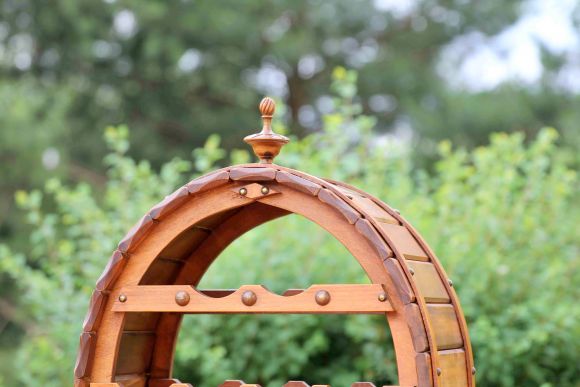 Дубовая бочка-бар для винных бутылок