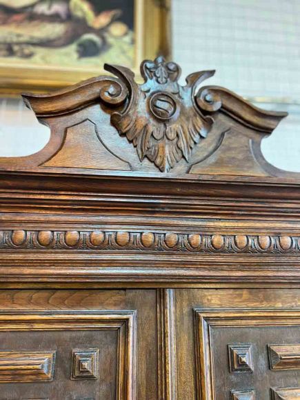 Дубовый антикварный буфет