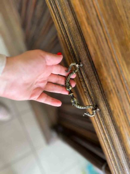 Дубовый антикварный буфет