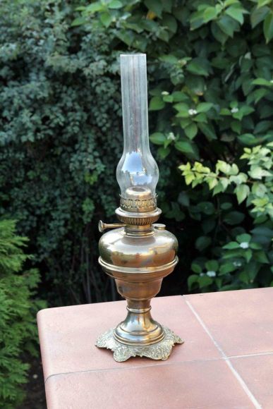 Старинная керосиновая лампа. Европа. Начало 20 века