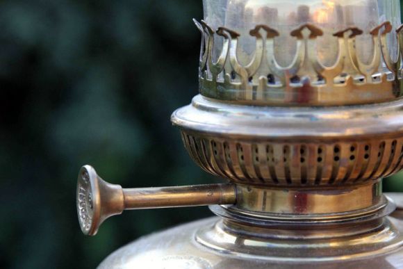 Старинная керосиновая лампа. Европа. Начало 20 века