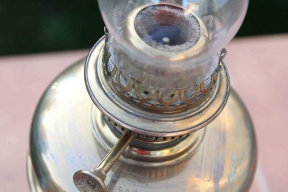 Старинная керосиновая лампа. Европа. Начало 20 века