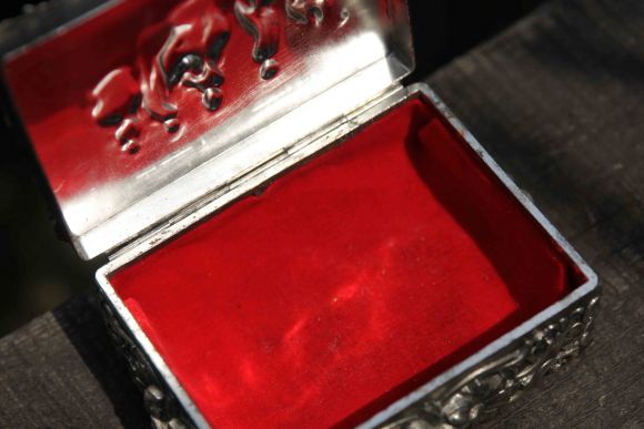 Роскошная шкатулка "На балу". Украшена цветочным арнаментом