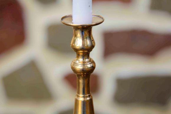 Красивый старинный подсвечник для дома