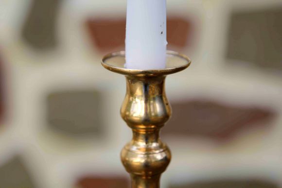 Красивый старинный подсвечник для дома