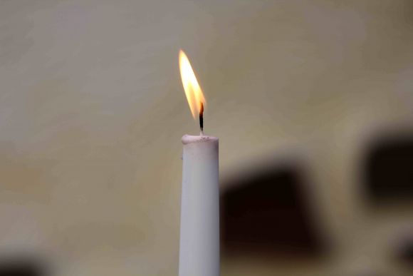 Красивый старинный подсвечник для дома