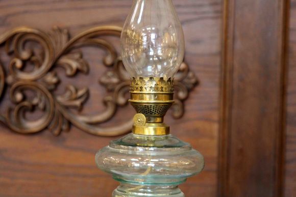 Хорошенькая антикварная керосиновая лампа. Европа. Начало 20 века