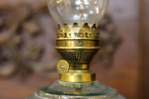 Хорошенькая антикварная керосиновая лампа. Европа. Начало 20 века