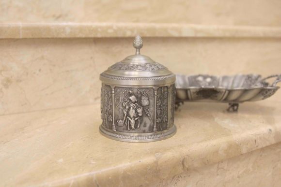 Винтажная оловянная шкатулка немецкой работы